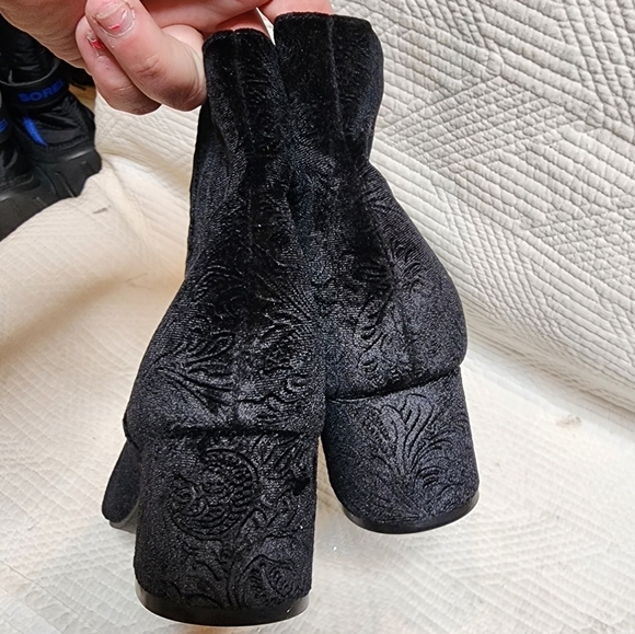Unisa Caytea black printed velvet booties. Women's size 9.5. - Picture 12 of 16